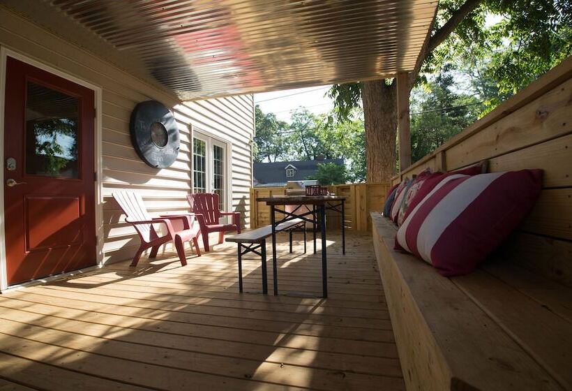 Отель Swamp Rabbit Inn