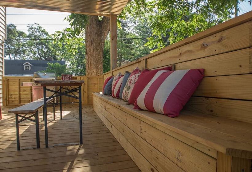 Отель Swamp Rabbit Inn