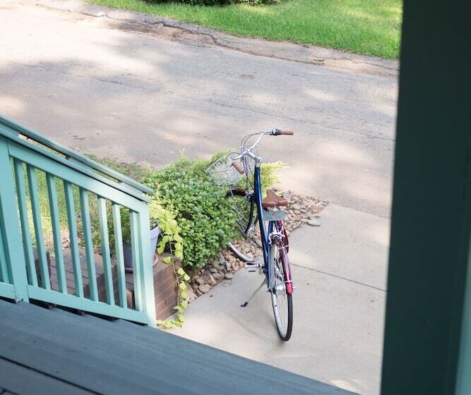 Отель Swamp Rabbit Inn