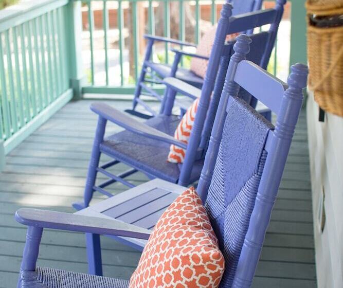 Отель Swamp Rabbit Inn