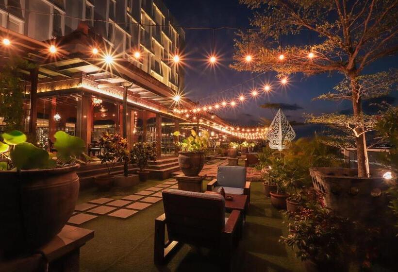 酒店 Swissbelinn Saripetojo Solo