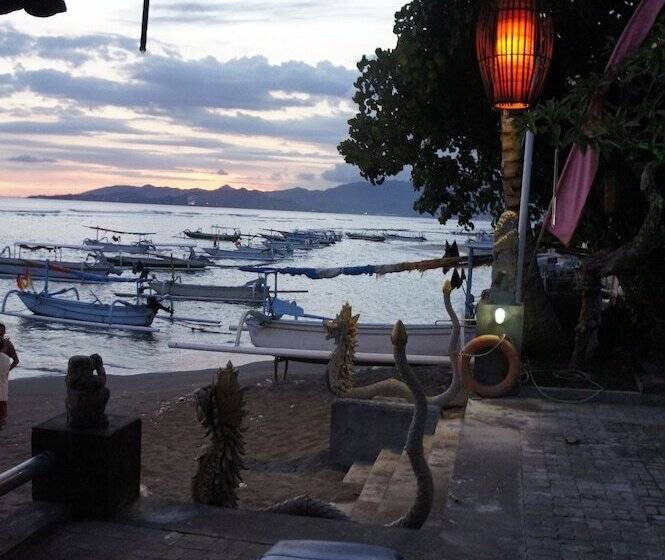 酒店 The Beach Candidasa