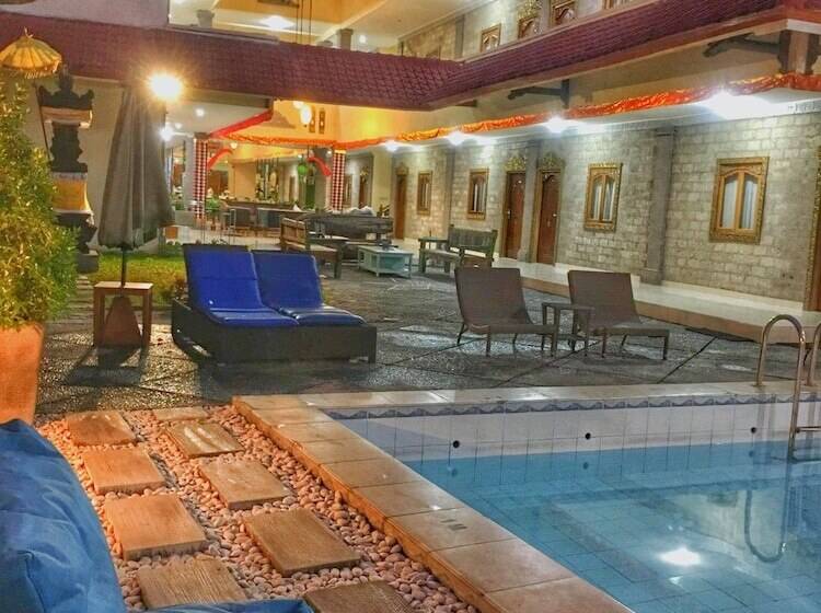 酒店 The Beach Candidasa