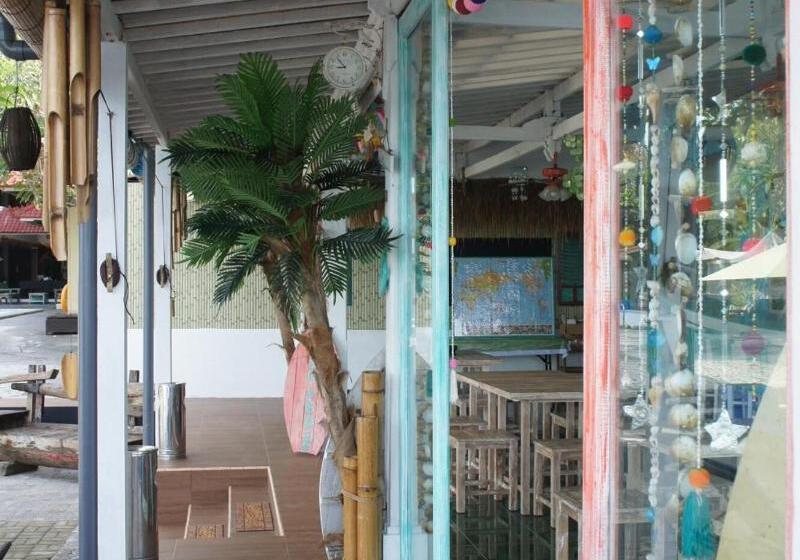 酒店 The Beach Candidasa