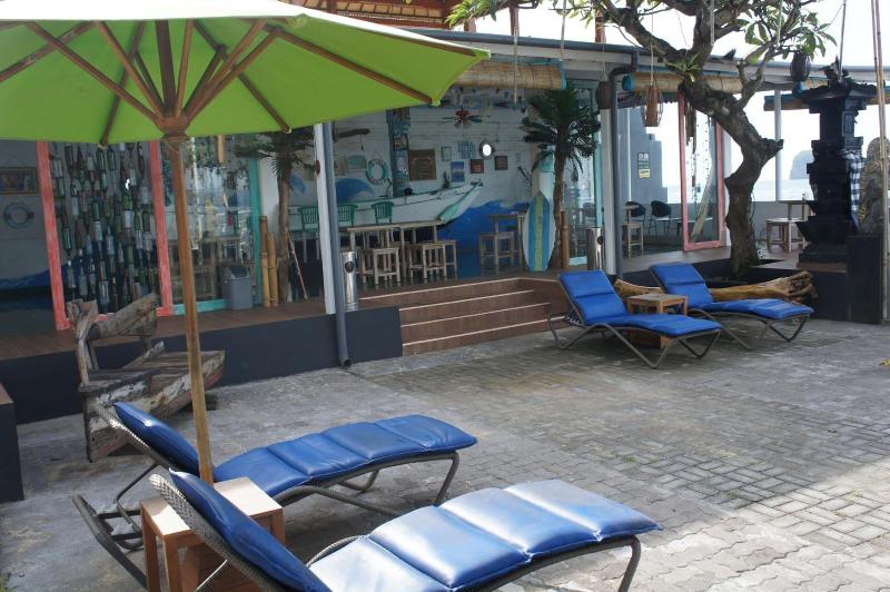 酒店 The Beach Candidasa