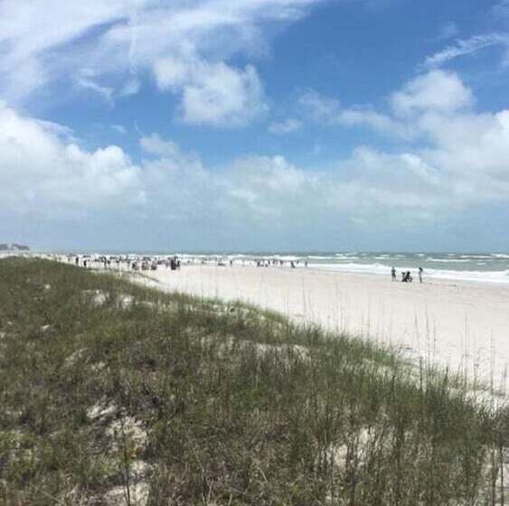 Отель Beach House