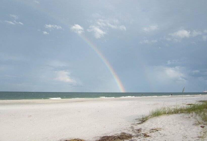 Отель Beach House