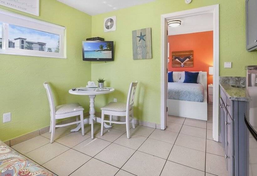 Отель Beach House