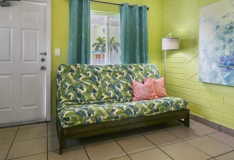 Отель Beach House