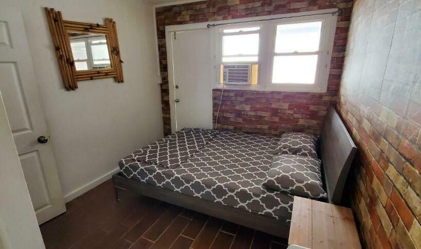 ホテル The Beach Waikiki Boutique Hostel