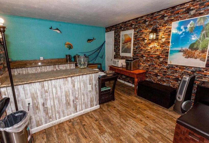 ホテル The Beach Waikiki Boutique Hostel