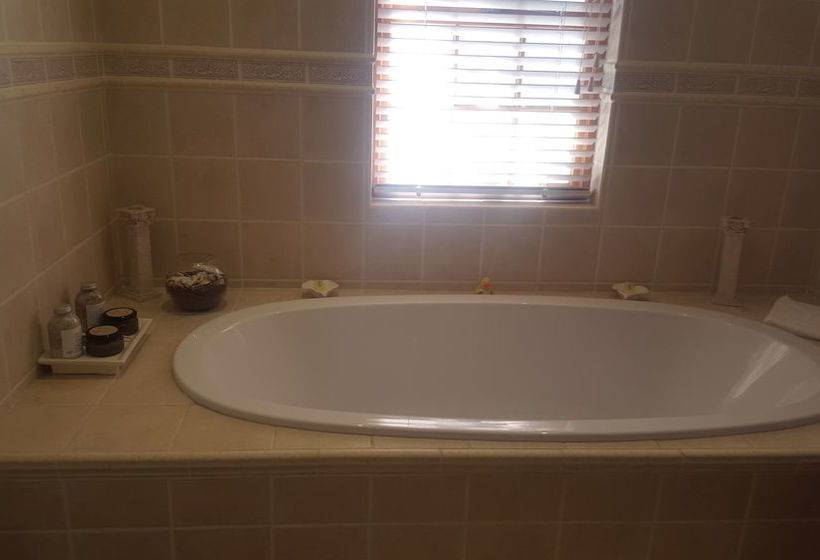 בית מלון כפרי The Hideaway