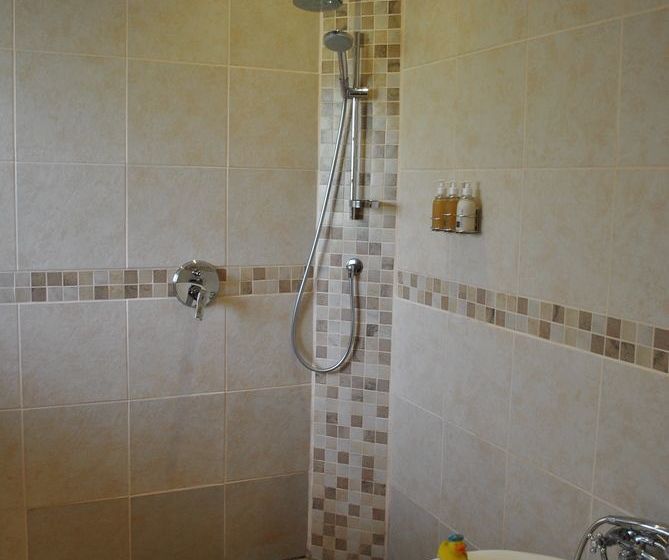 בית מלון כפרי The Hideaway