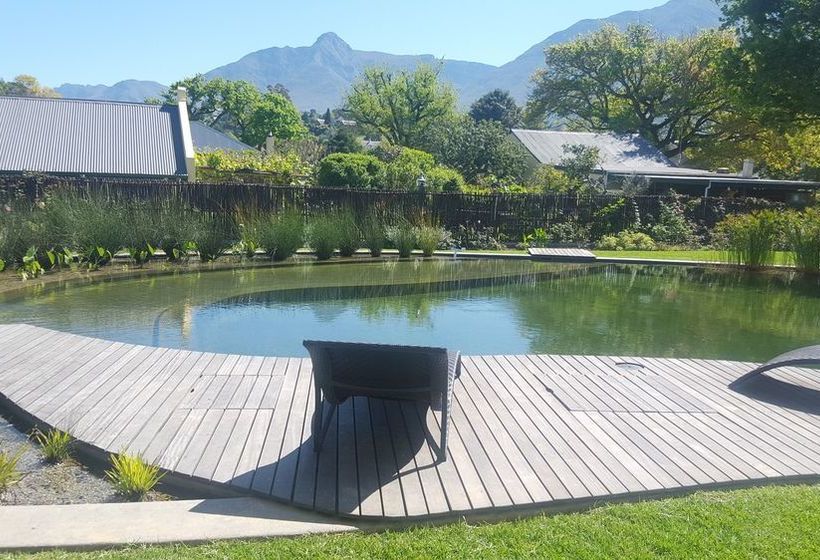 בית מלון כפרי The Hideaway