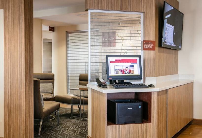 فندق Towneplace Suites By Marriott Kansas City Airport