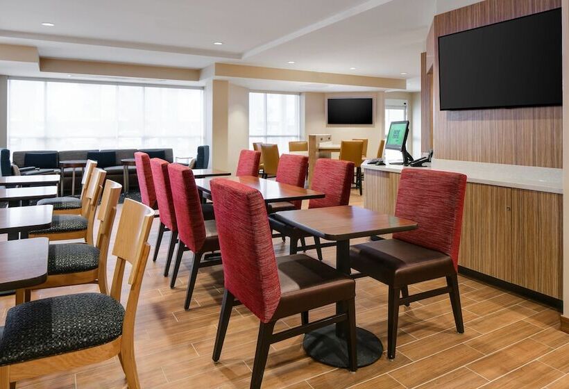 Отель Towneplace Suites By Marriott Kansas City Airport