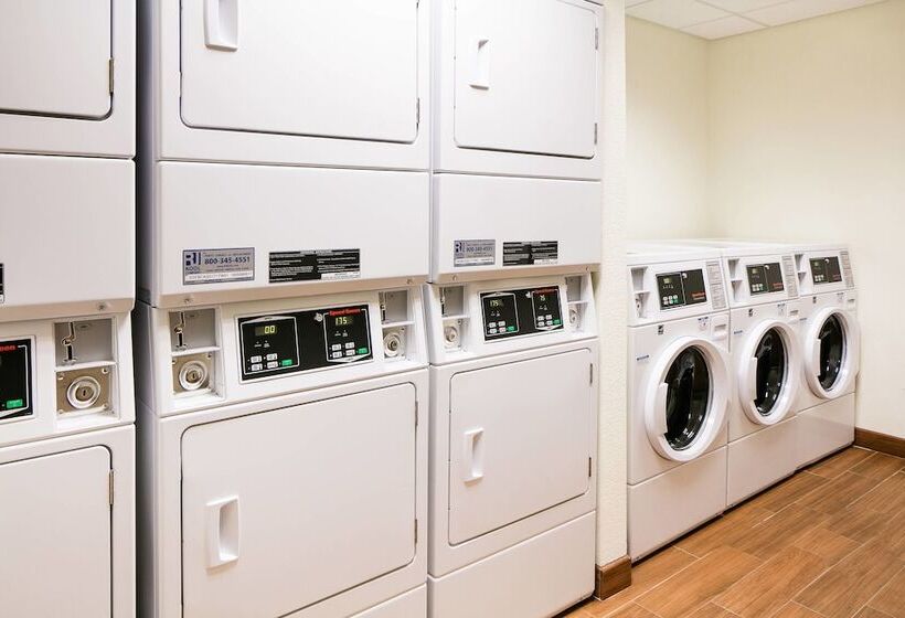 Отель Towneplace Suites By Marriott Kansas City Airport