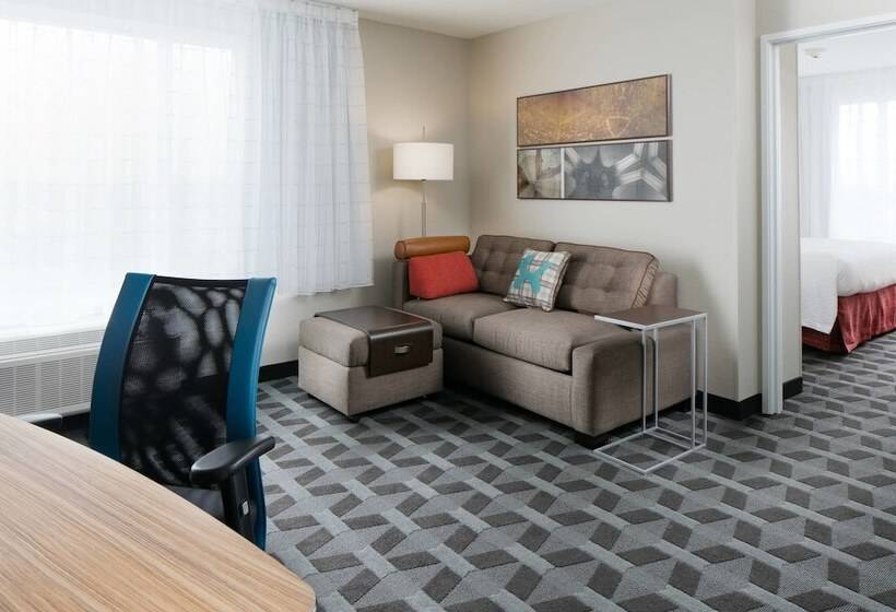 فندق Towneplace Suites By Marriott Kansas City Airport