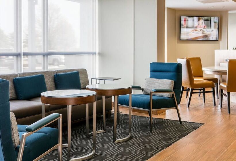 فندق Towneplace Suites By Marriott Kansas City Airport