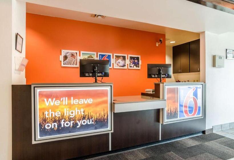 Motel 6 Kearney, Ne