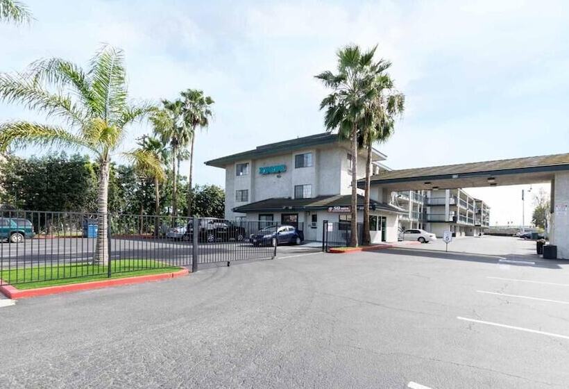 فندق على الطريق Morada Inn