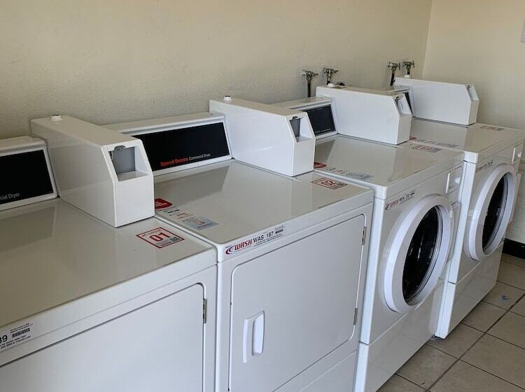 فندق على الطريق Morada Inn