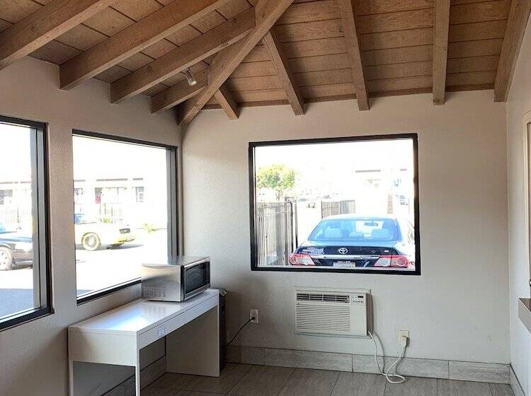 فندق على الطريق Morada Inn