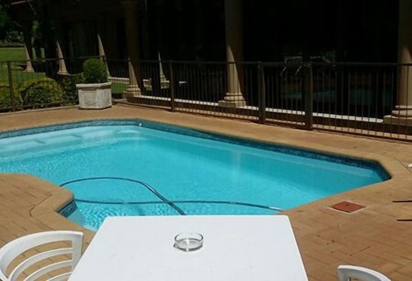 Пансион Hutten Heights Lodge By Ilawu