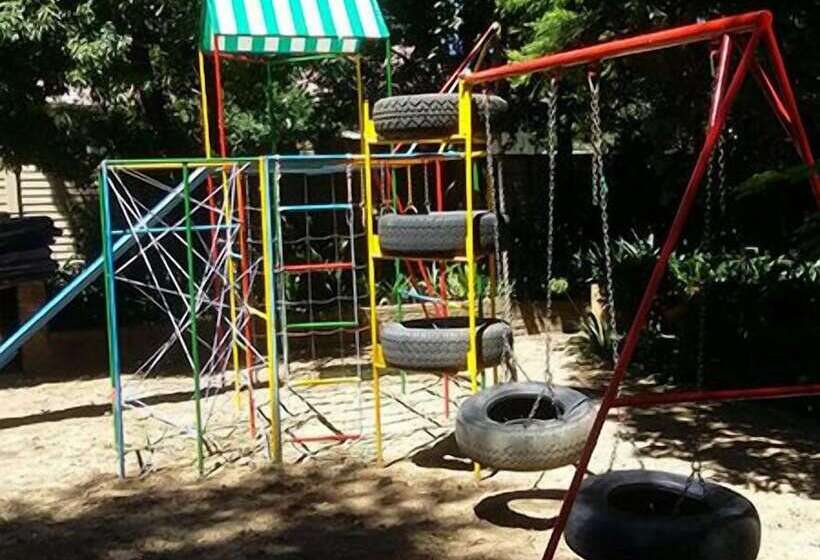 Пансион Hutten Heights Lodge By Ilawu