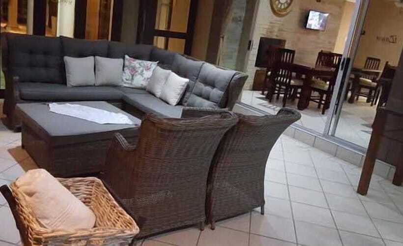 Пансион Hutten Heights Lodge By Ilawu