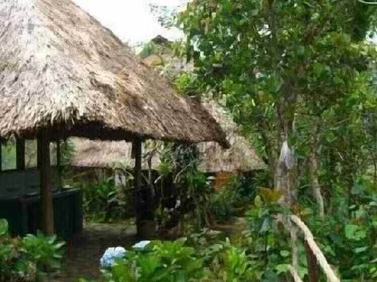 펜션 Native Village Inn