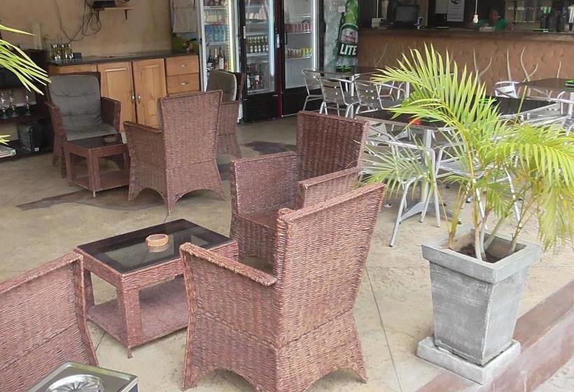 פנסיון Palmeiras Guest House Matola