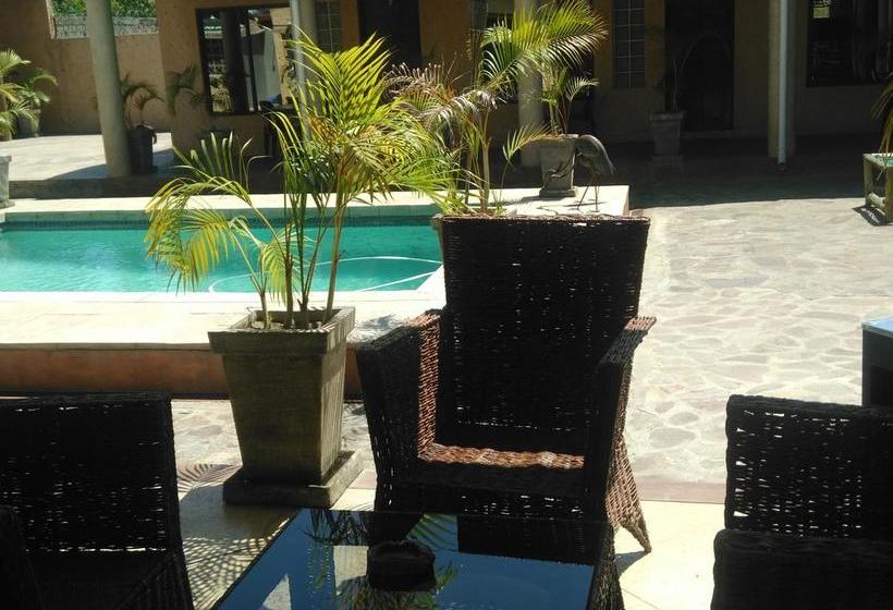 פנסיון Palmeiras Guest House Matola