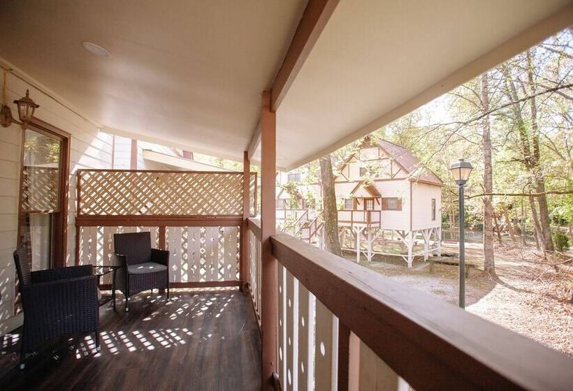 Riverbend Motel & Cabins