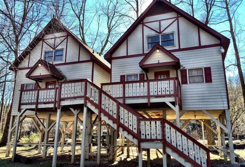 Riverbend Motel & Cabins