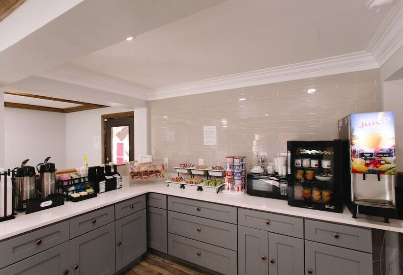 Riverbend Motel & Cabins