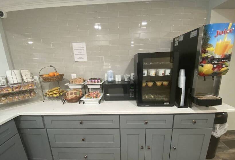 Riverbend Motel & Cabins