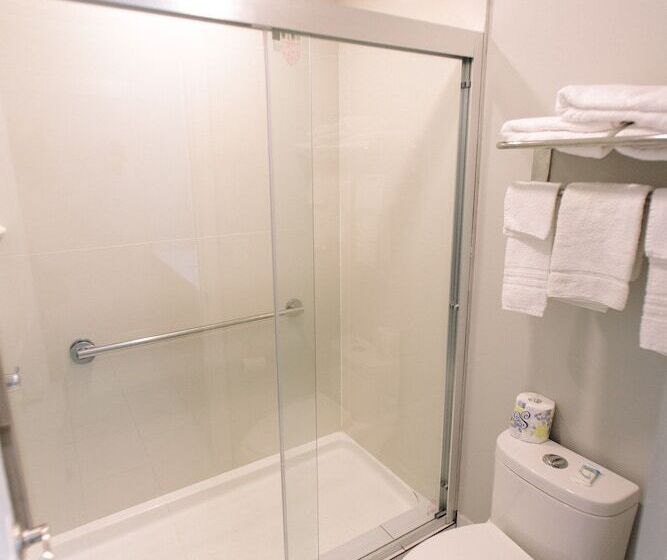 Riverbend Motel & Cabins