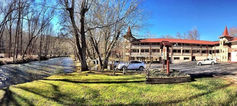 Riverbend Motel & Cabins