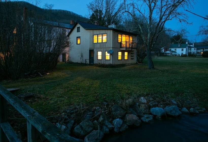 The Anderson Cottage Bed & Breakfast