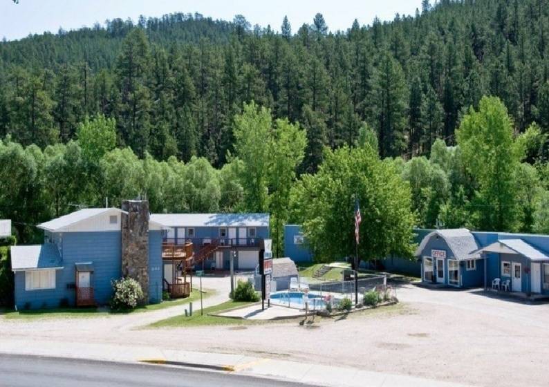 The Brookside Motel / Mt. Rushmore