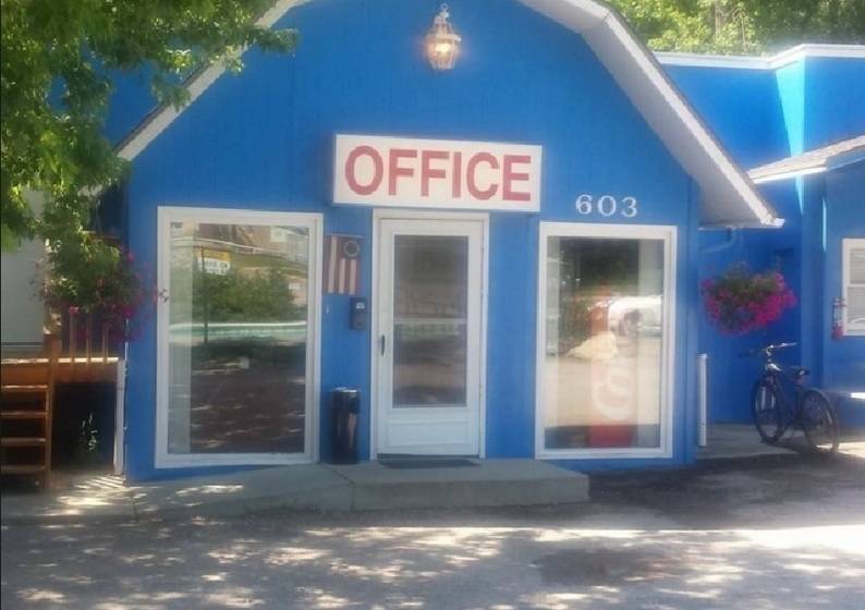 The Brookside Motel / Mt. Rushmore