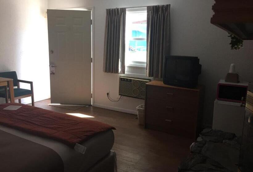 The Brookside Motel / Mt. Rushmore