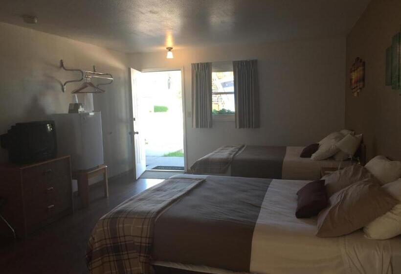 The Brookside Motel / Mt. Rushmore