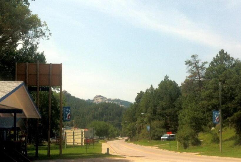 The Brookside Motel / Mt. Rushmore