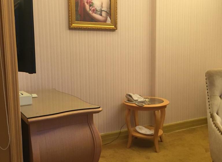 Vienna Hotel Shenzhen Xiashuijing Subway Station