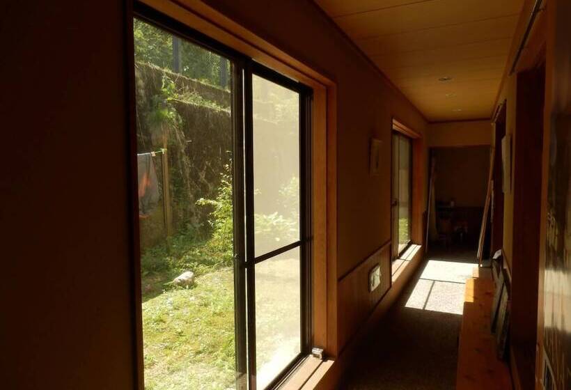 Yuwaku Guesthouse Hostel