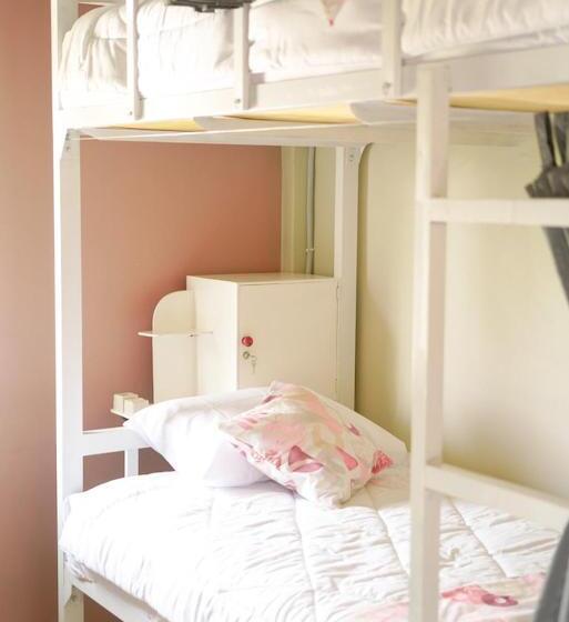 Общежитие Bajo Bunkhouse