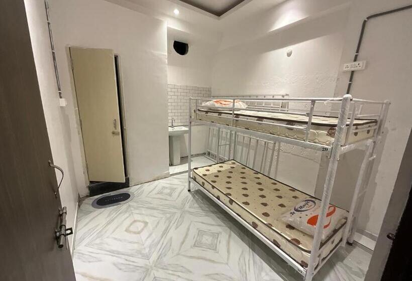 Hostel Bunk N Beyond