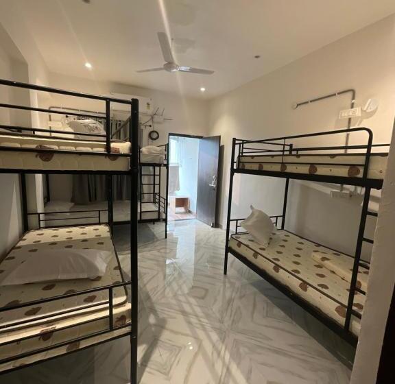 Hostel Bunk N Beyond